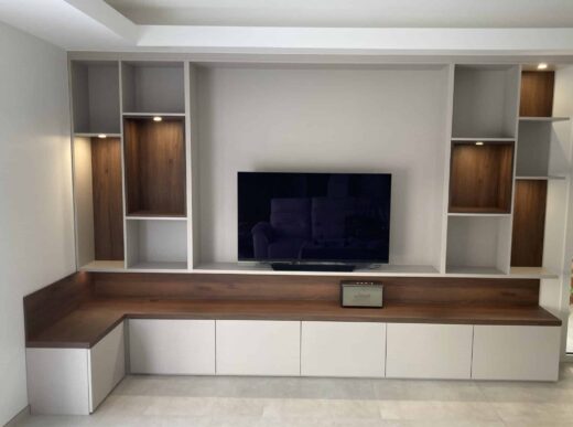 Conception&#x20;de&#x20;meubles&#x20;TV&#x20;et&#x20;d&amp;&#x23;8217&#x3B;entr&#x00E9;e&#x20;sur&#x20;mesure&#x20;&#x00E0;&#x20;Salernes