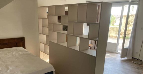 Optimisation d&#8217;Espace : Bibliothèque et Dressings sur Mesure