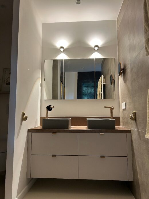 Salle&#x20;de&#x20;bain&#x20;zen&#x20;&#x3A;&#x20;mat&#x00E9;riaux,&#x20;couleurs&#x20;et&#x20;rangements&#x20;pour&#x20;un&#x20;espace&#x20;d&#x00E9;tente